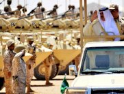 الأمير متعب يتفقد وحدات الحرس السعودي على حدود العراق