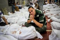 الإخوان بعد عام من فضّ رابعة.. للمعتقلات والمظلومية