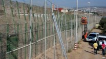 مهاجرون يحاولون مجددا التسلل الى مليلية الاسبانية في المغرب