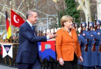 ميركل تهنئ اردوغان وتشدد على