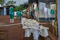 أعمال عنف في المنطقة المعزولة في ليبيريا بسبب وباء ايبولا