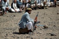 حوثيون مسلحون يحتشدون عند مداخل صنعاء في اليوم الثاني من الاحتجاجات