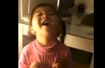 اشتهرت الطفلة فاعتنقت أسرتها الإسلام