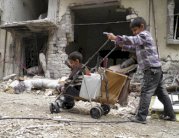 قتلى ومصابون في قصف للنظام السوري على إدلب وحمص وحماه