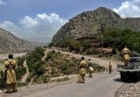 الجيش الباكستاني يقوم بالوساطة في الازمة السياسية بالبلاد