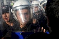  اسطنبول: اشتباكات بين الشرطة وسكان احتجوا على وجود لاجئين سوريين