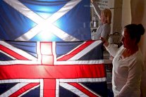 خلاف على تقاسم ممتلكات التاج البريطاني قبل استفتاء اسكتلندا