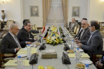 العبادي يشترط على الكتل وزراء مهنيين لا فاسدين أو بعثيين