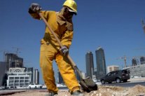 قطر تؤكد توقيف بريطانيين بسبب 