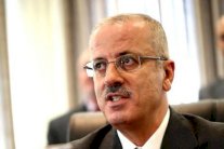 الحكومة الفلسطينية: حُذِّرنا دوليًا من دفع أموال لموظفي حماس