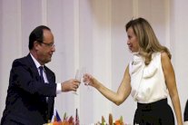 هولاند مدافعًا عن نفسه: أنا لا أحتقر الفقراء 