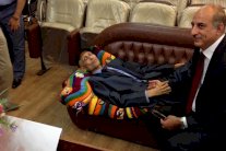 عراقي صارع السرطان وناقش أطروحته ونال الدكتوراه