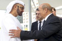 وزير الدفاع الفرنسي في الإمارات للحشد ضد داعش