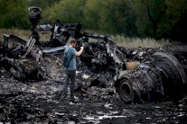 صدور تقرير اولي حول تحطم الطائرة الماليزية في شرق اوكرانيا