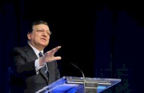 باروزو يبلغ بوتين ضرورة احترام وقف اطلاق النار في اوكرانيا