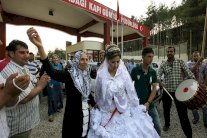 نازحات سوريات يقضّن مضاجع التركيات