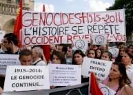 تظاهرة في باريس تضامنًا مع مسيحيي الشرق