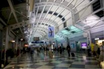 الغاء مئات الرحلات من مطارين بشيكاغو بسبب حريق