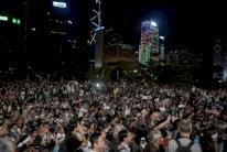 متظاهرون مطالبون بالديموقراطية يعتصمون في هونغ كونغو