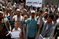 أول تظاهرة ضد الحوثيين منذ سيطرتهم على صنعاء