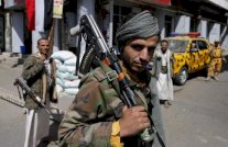 مواجهات بين المتمردين الشيعة والجيش اليمني وصاروخ قرب السفارة الأميركية