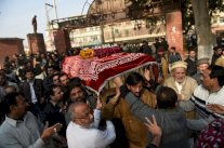 57 قتيلا في باكستان باصطدام بين حافلة وصهريج 