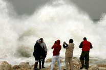 تعليق الملاحة الجوية في مطار بيروت بسبب العاصفة