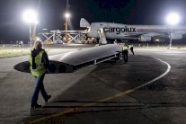 طائرة شمسية تستعد لجولة حول العالم انطلاقا من ابوظبي