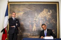 أوباما يزور السفارة الفرنسية: فلتحيا فرنسا!