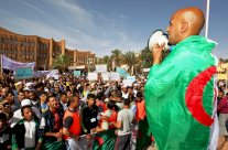 جزائريون يحتجون على استغلال الغاز الصخري