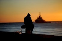 البحرية الايطالية تسيطر على سفينة شحن تقل 450 مهاجرا 