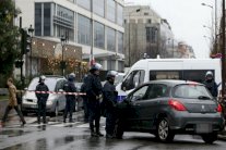 تعزيزات من الشرطة الفرنسية امام المدارس اليهودية 