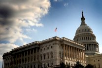 أوكلاهوما تمنع تغطية الرأس إلا تحت المطر وفي