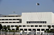 الحكومة الباكستانية تقدم بمشروع قانون لتعديل الدستور