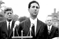 القضاء الجزائري يلاحق معارضا وصف بن بلة بالعميل