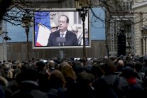 هولاند: فرنسا لا تنحني للإرهاب