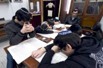 يهود تونس في حداد على ابنهم يواف حطاب