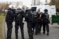 مداهمات واعتقال في