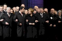 ميركل على رأس الآلاف في برلين للتنديد بالاسلاموفوبيا