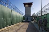 واشنطن تنقل خمسة سجناء الى سلطنة عمان واستونيا