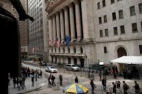 المؤشرات الأميركية تتراجع في بداية تداولات الخميس