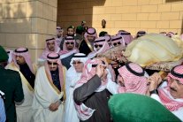 تشييع جثمان الملك عبدالله في مقبرة العود