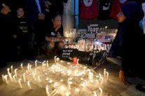 تونسيون يشعلون الشموع ويترحمون على يوهاف حطاب