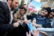 اكثر من الفي متظاهر في طهران ضد شارلي ايبدو