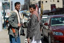 بحاح يغادر مقره بعد يومين من محاصرته