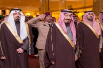 القيادة السعودية تتلقى البيعة من المفتي والمواطنين