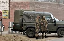 احتجاجات بباكستان على شارلي ايبدو وإحراق أعلام فرنسية