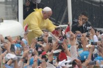  البابا يغادر مانيلا منهيا جولة آسيوية استمرت اسبوعا