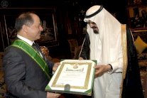 الملك سلمان: حريصون على تقوية العلاقات مع العراق