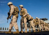 بارجتان استعدادا لإخلاء السفارة الأميركية في اليمن